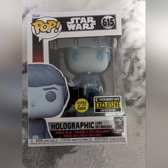 Luke Skywalker Glow in the dark Funko Pop - Picture 6 of 7